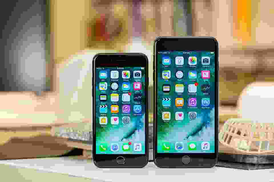 màn hình iPhone 7: Dù đã ra đời khá lâu nhưng màn hình iPhone 7 vẫn là một trong những lựa chọn tốt cho những ai đang muốn tìm một thiết bị không quá đắt tiền nhưng vẫn đủ tốt để thỏa mãn nhu cầu sử dụng. Với độ phân giải cao cùng màu sắc chân thực, thiết kế nhỏ gọn, viên pin khá ổn định, iPhone 7 là một trong những chiếc điện thoại đáng mua nhất.
