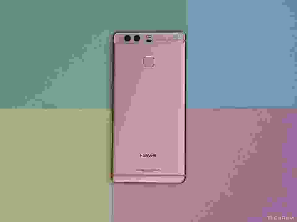 Huawei P9 màu Rose Gold mang đến vẻ đẹp mềm mại và sang trọng cho người dùng. Hãy khám phá hình ảnh chiếc điện thoại này để cảm nhận được sự tinh tế và chất lượng của thiết bị.