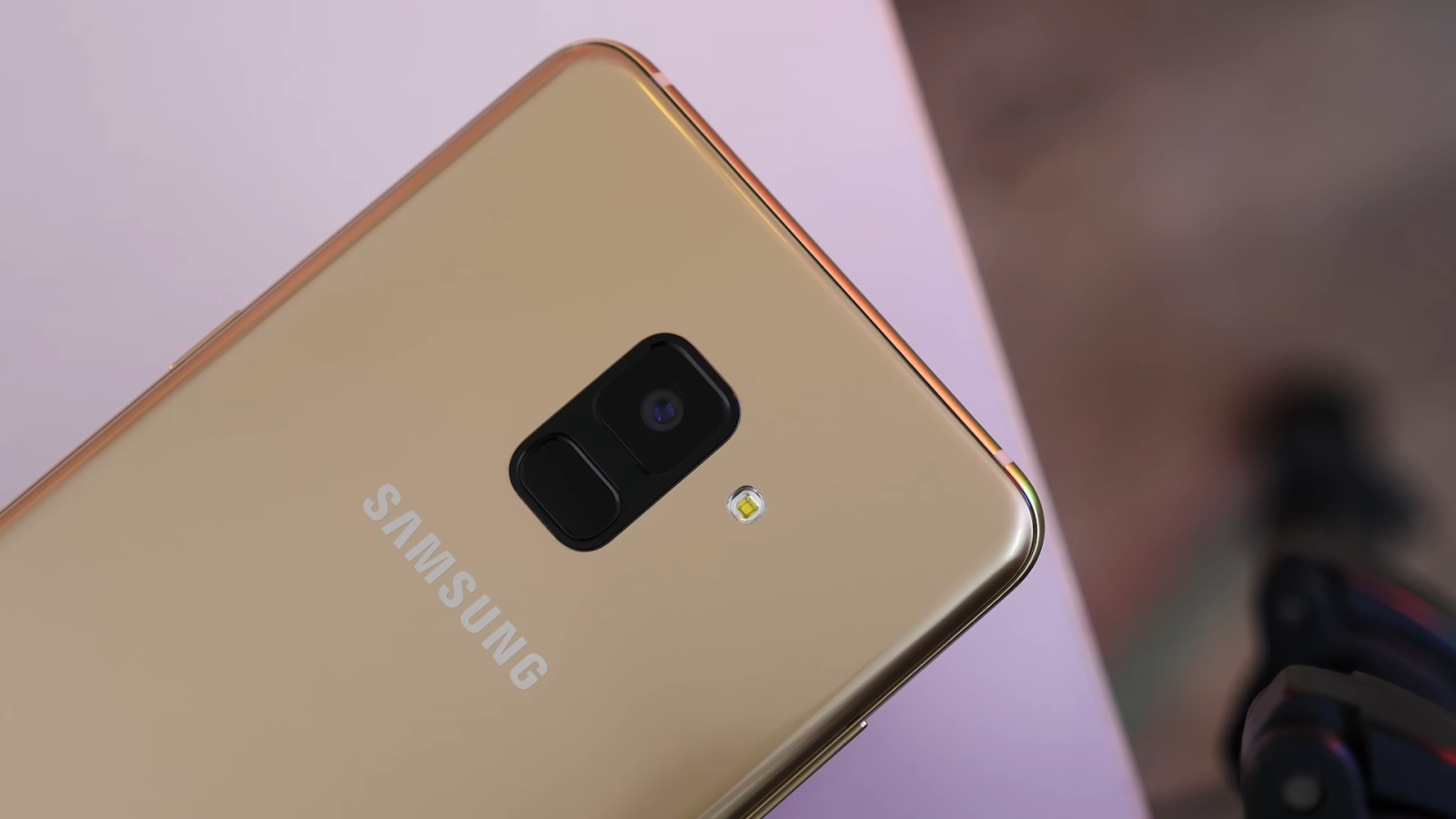 Camera sau Samsung Galaxy A8+ 2018 đảm bảo chất lượng hình ảnh tuyệt đỉnh. Chúng tôi sử dụng công nghệ tiên tiến nhất để đảm bảo rằng bạn sẽ có được những hình ảnh chụp đẹp nhất mọi lúc mọi nơi. Click ngay để xem chi tiết và cảm nhận sự khác biệt.