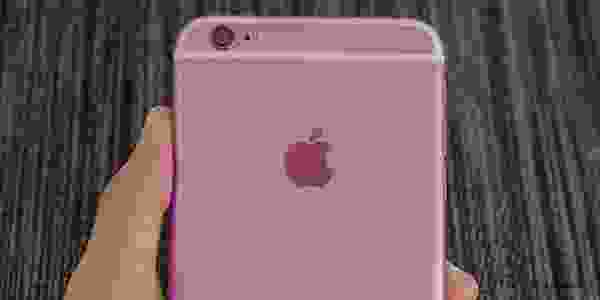 Bạn muốn sở hữu một chiếc điện thoại với màu sắc nữ tính và độc đáo? iPhone 6s màu hồng chính là sự lựa chọn tuyệt vời cho bạn. Hãy khám phá hình ảnh iPhone 6s màu hồng để ngắm nhìn vẻ đẹp độc đáo của sản phẩm này.