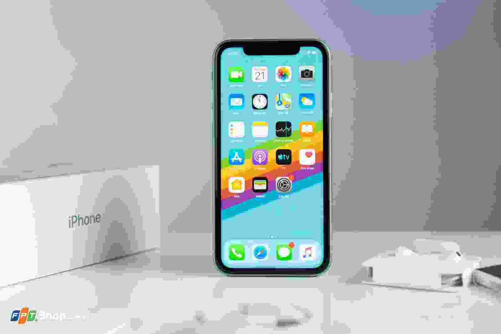 Đánh giá về thiết kế và màn hình iPhone 11 sẽ giúp bạn hiểu rõ hơn về sản phẩm đang được đánh giá cao của Apple. Với sự kết hợp hoàn hảo giữa thiết kế sang trọng và màn hình tuyệt vời, chiếc điện thoại này chắc chắn sẽ khiến bạn hài lòng.