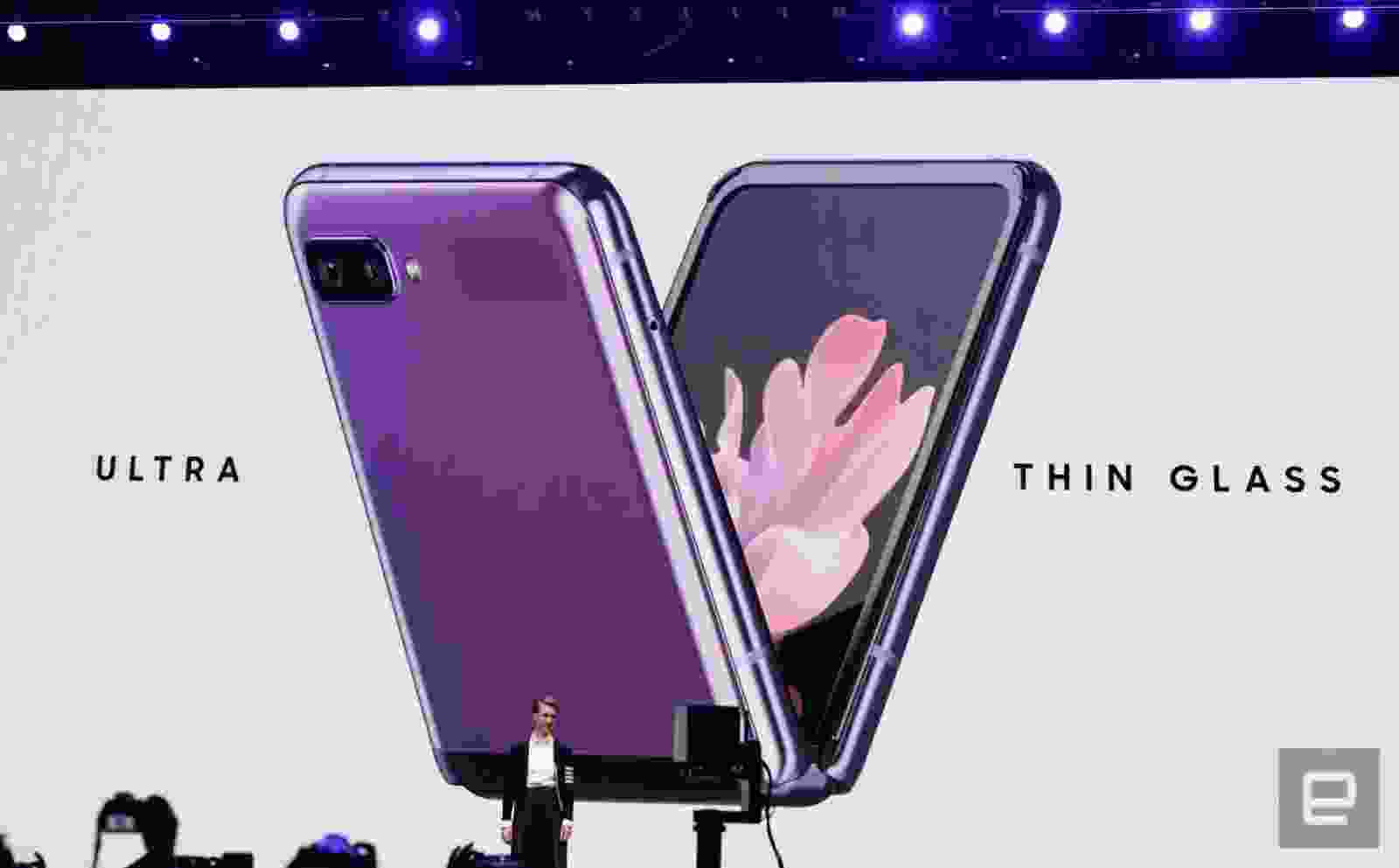 Samsung Galaxy Z Flip 3: Cùng đón xem hình ảnh vô cùng ấn tượng của chiếc điện thoại Samsung Galaxy Z Flip 3 mới nhất với thiết kế xếp gọn độc đáo và màn hình tràn viền siêu đẹp. Bạn không thể bỏ lỡ chiếc điện thoại đột phá đầy tiện nghi này!