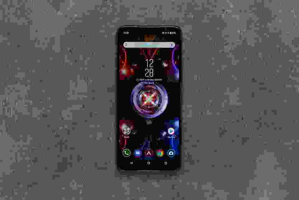 ASUS ROG Phone 5 và Xiaomi Black Shark 4 Pro là hai sản phẩm đình đám trong thế giới game mobile hiện nay. Với cấu hình mạnh mẽ và thiết kế đẳng cấp, cả hai đều đáng để bạn thử nghiệm. Hãy xem ảnh và cảm nhận sự khác biệt giữa hai điện thoại này.