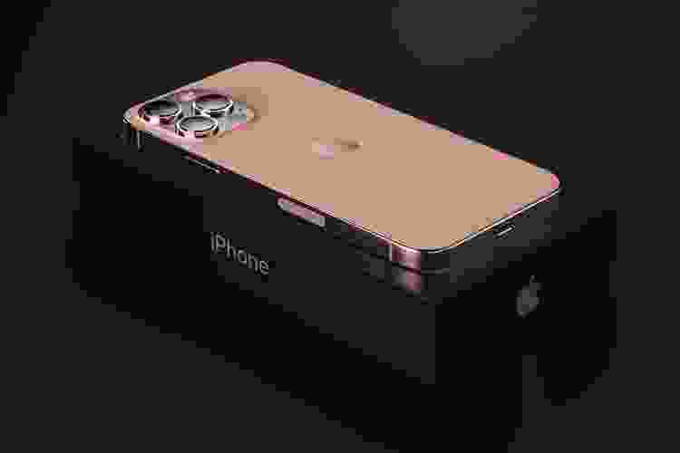 Với thiết kế mới nhất và màu hồng sang trọng, iPhone 13 sẽ khiến bạn phải xao xuyến. Hãy xem bức ảnh này để ngắm nhìn chiếc điện thoại đầy cảm xúc và hiện đại này. Bạn sẽ không thể rời mắt khỏi nó!