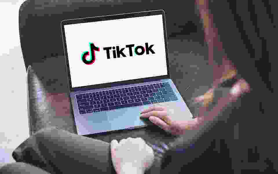 Khám phá thế giới đầy màu sắc của TikTok trên trang web. Xem hàng triệu video độc đáo từ các câu chuyện, nhịp điệu vũ đạo, hài hước và nhiều nội dung thú vị khác.