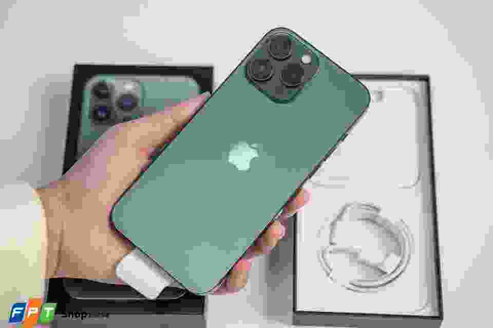 iPhone 13 Pro Max Xanh Lá: Màu sắc xanh lá mới trên iPhone 13 Pro Max thực sự tuyệt đẹp. Với thiết kế cực kỳ sang trọng và hiệu suất mạnh mẽ, bạn sẽ yêu thích chiếc điện thoại này ngay từ cái nhìn đầu tiên. Hãy xem hình ảnh và cảm nhận sự khác biệt một cách rõ ràng.