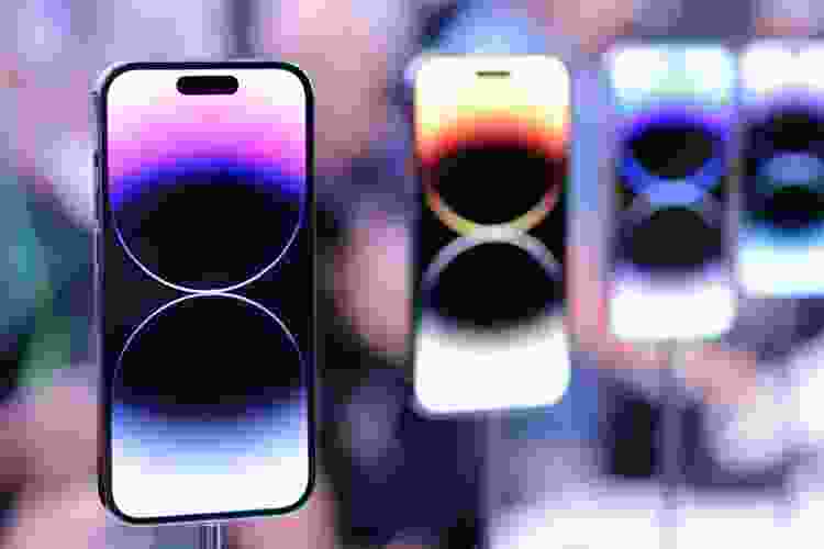iPhone 14 Pro Max với màu tím độc đáo, chắc chắn sẽ khiến bạn phải trầm trồ vì sự đẹp mắt của nó. Hãy xem hình ảnh để cảm nhận thêm về thiết kế và tính năng nổi bật của siêu phẩm này.