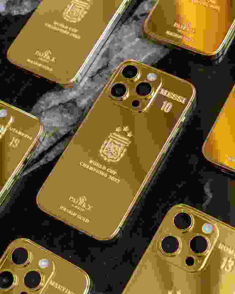Lionel Messi đã sở hữu một chiếc iPhone 14 Pro mạ vàng, thật không ngạc nhiên khi chúng ta biết rằng với thiết kế độc đáo, mạ vàng bóng loáng, chiếc điện thoại này thực sự là điều không thể bỏ qua. Hãy xem hình ảnh và cảm nhận sự sang trọng, đặc biệt của chiếc iPhone 14 Pro mạ vàng này.