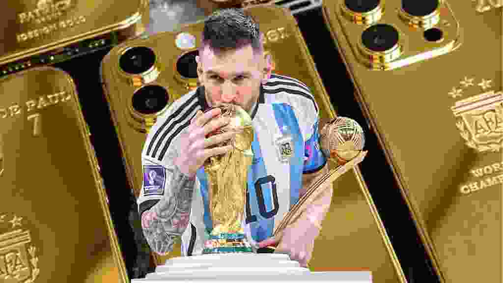 Lionel Messi đã khiến cộng đồng mạng xôn xao khi tặng cho đội bóng một món quà đặc biệt - 35 chiếc iPhone 14 Pro mạ vàng. Vậy những chiếc điện thoại này có gì đặc biệt mà được Messi ưa chuộng? Hãy cùng xem chi tiết và tìm hiểu ngay!