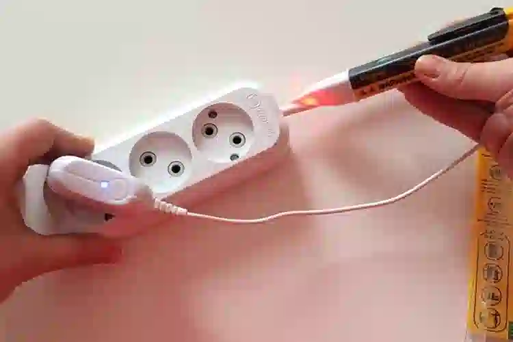 Tại sao bút thử điện lại sáng khi không có điện?