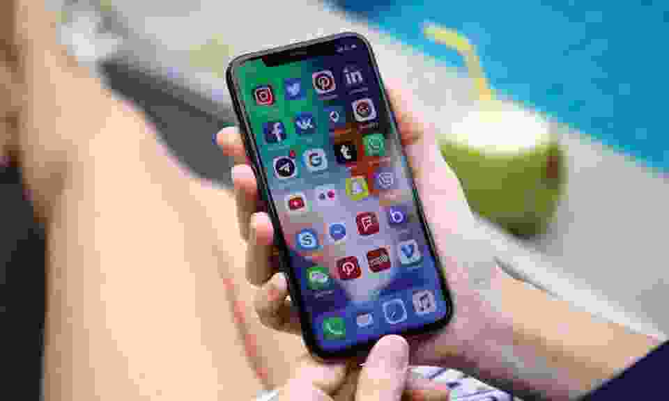 Apple cập nhật phiên bản mới cho mẫu điện thoại iPhone 12 tại Pháp | Công  nghệ | Vietnam+ (VietnamPlus)