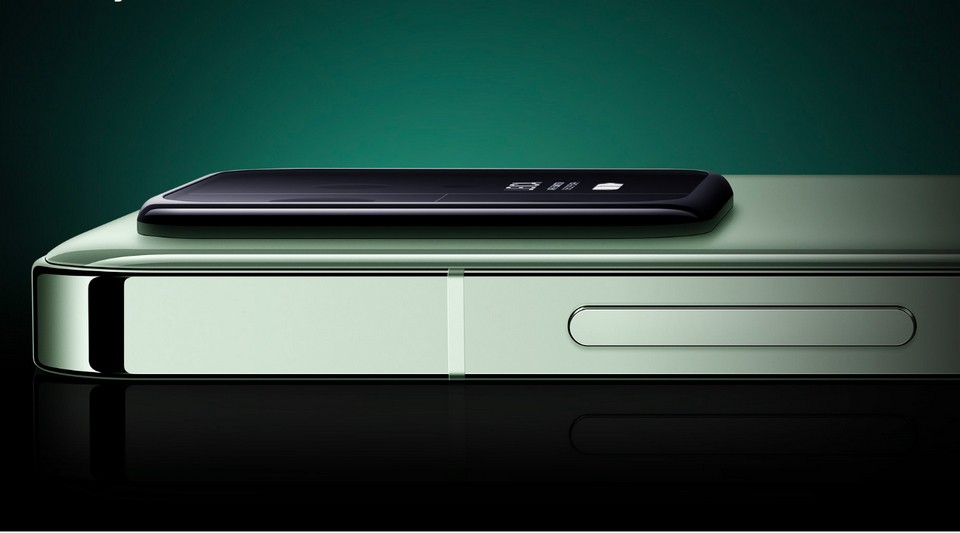 Xiaomi 13 thiết kế cạnh phẳng bóng bẩy