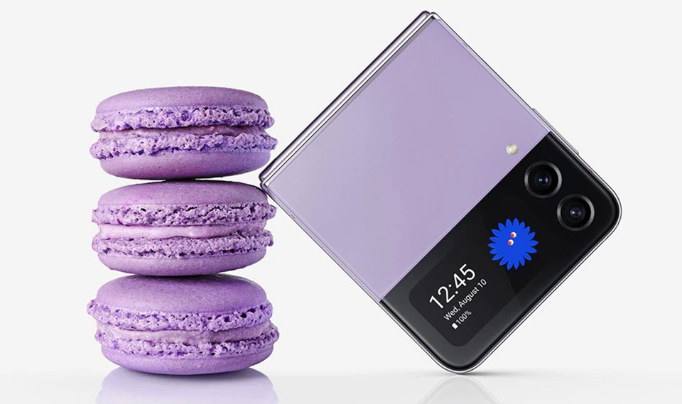 Samsung Galaxy Z Flip4 Linh hoạt khi gập mở