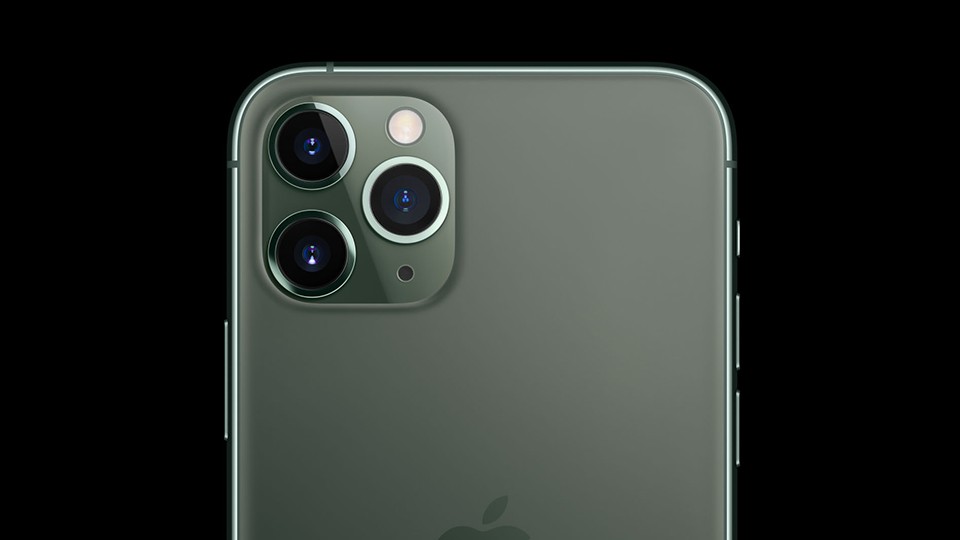 iPhone 11 Pro - Chiếc iPhone đầu tiên có 3 camera sau