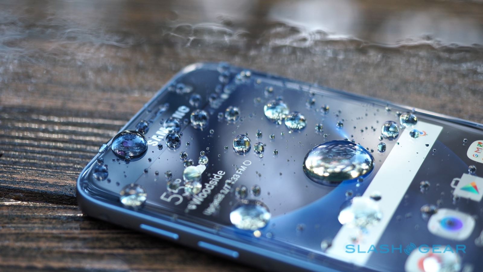 4 smartphone chống nước tốt dành cho mùa mưa bão sắp tới