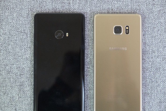 So sánh thiết kế Galaxy Note 7 và Mi Note 2 – bản sao có bằng bản chính? 10
