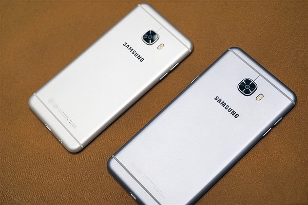 Rò rỉ Samsung Galaxy C7 Pro với màn hình 5.7 inch, vỏ kim loại 1