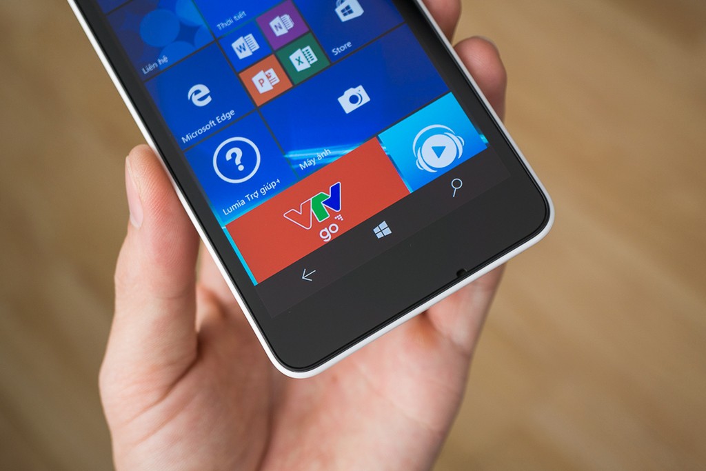Mở hộp Microsoft Lumia 550 đầu tiên tại Việt Nam