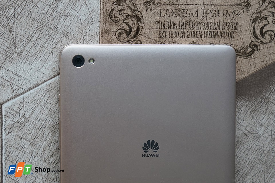 Trên tay máy tính bảng kiêm điện thoại Huawei MediaPad M2 8.0