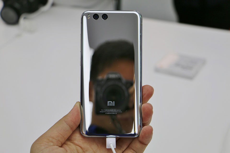 Trên tay Xiaomi Mi 6