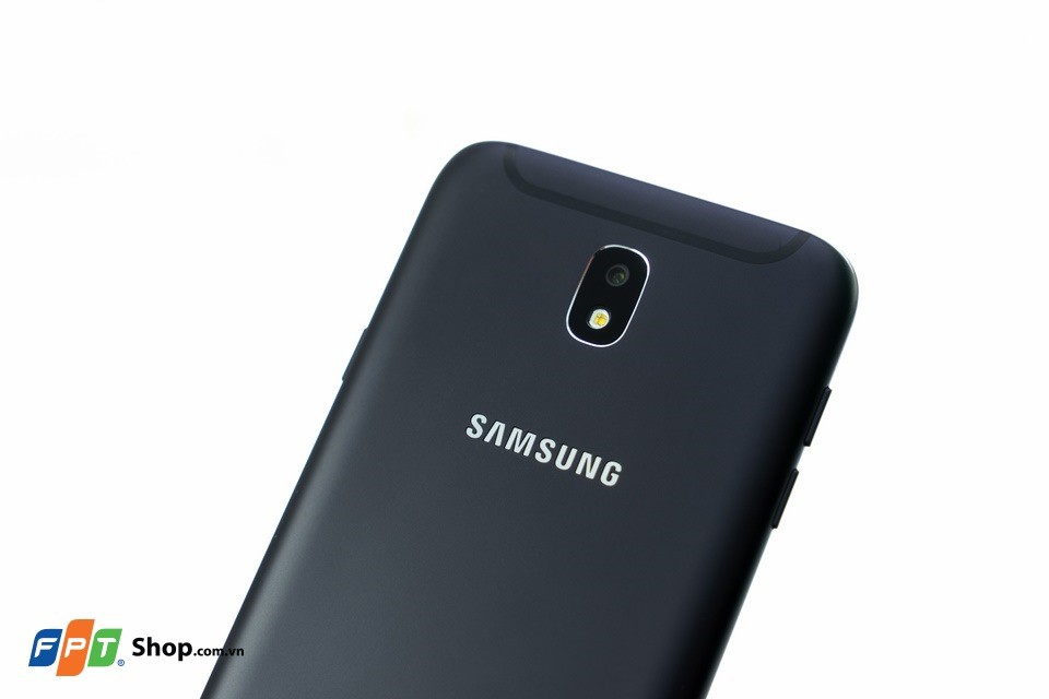 Samsung Galaxy J7 Pro 03