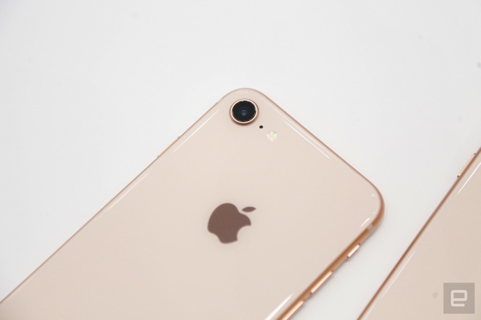 Bạn muốn tìm hiểu về iPhone 8 Plus và iPhone 8? Hai sản phẩm của Apple khiến người dùng phải tò mò với thiết kế hoàn hảo và các tính năng đỉnh cao. Hãy bấm vào hình ảnh để khám phá thêm về chúng và xem liệu sản phẩm nào sẽ phù hợp với nhu cầu của bạn.