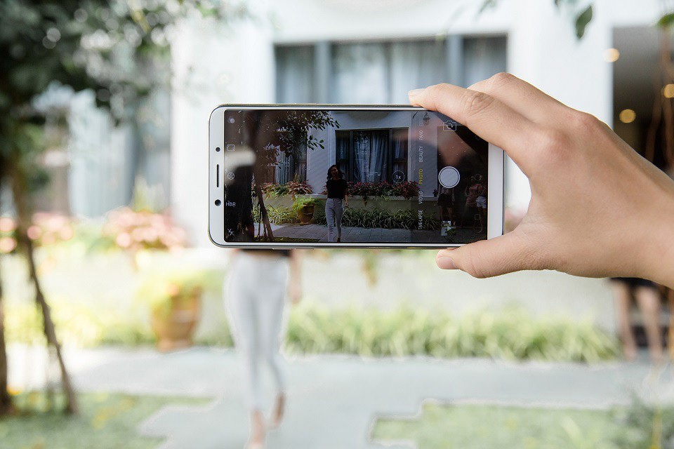 Camera selfie OPPO F5 tiên phong tích hợp AI (ảnh 4)