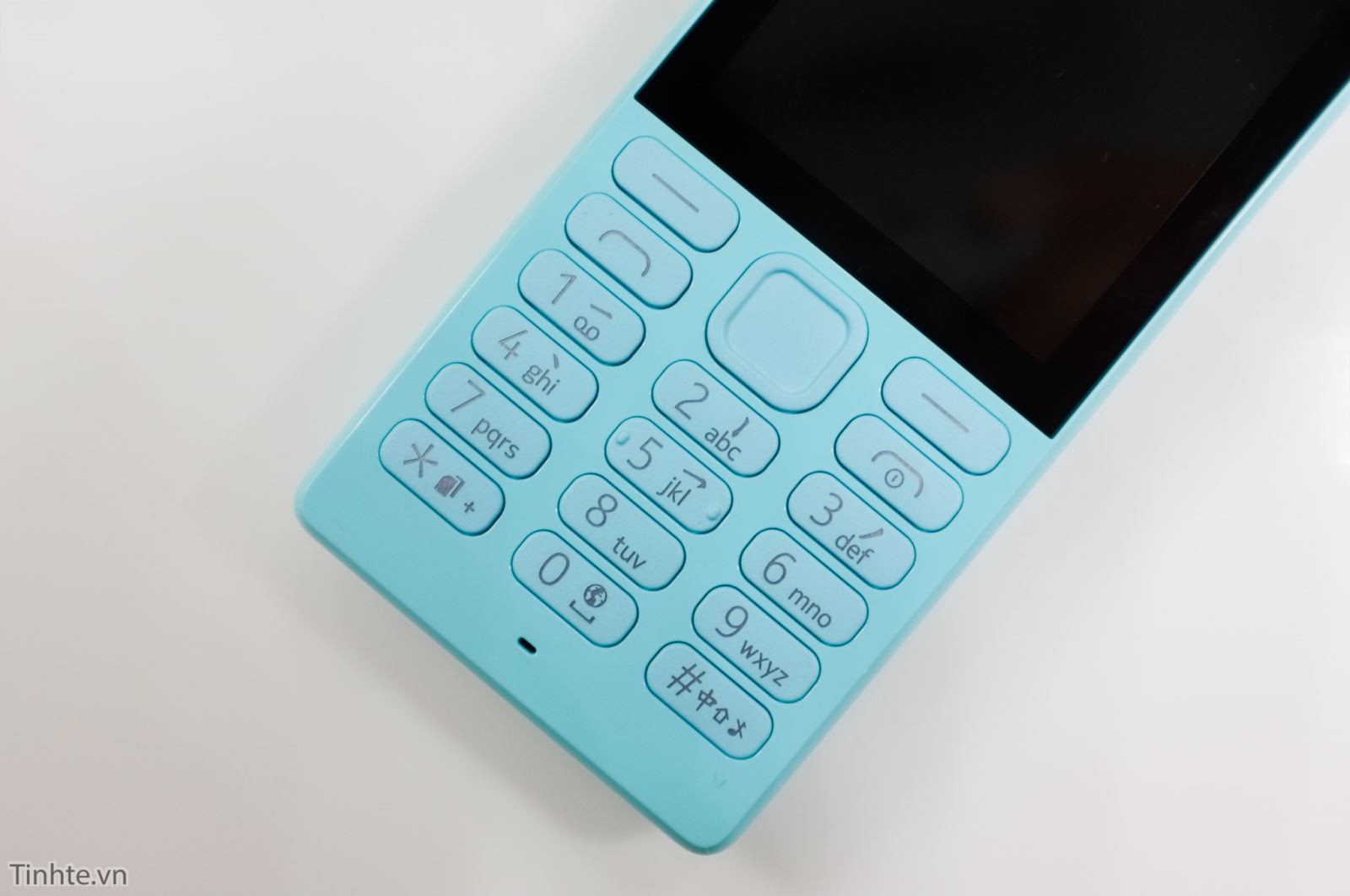 Cận cảnh chiếc Nokia 216 phiên bản màu xanh tuyệt đẹp 1