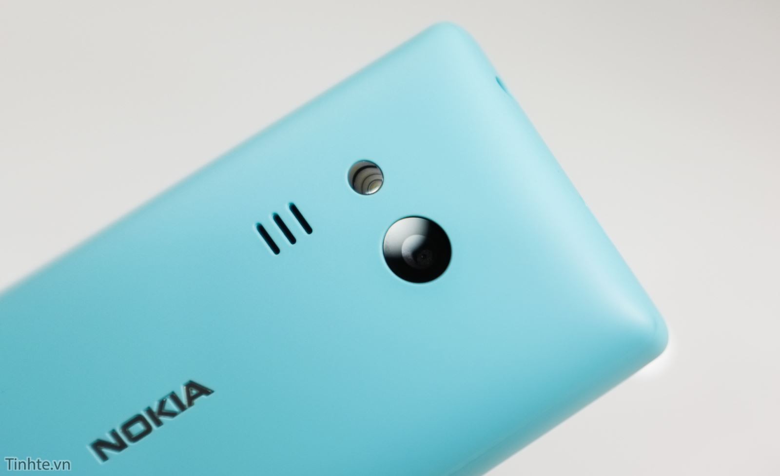 Cận cảnh chiếc Nokia 216 phiên bản màu xanh tuyệt đẹp 3