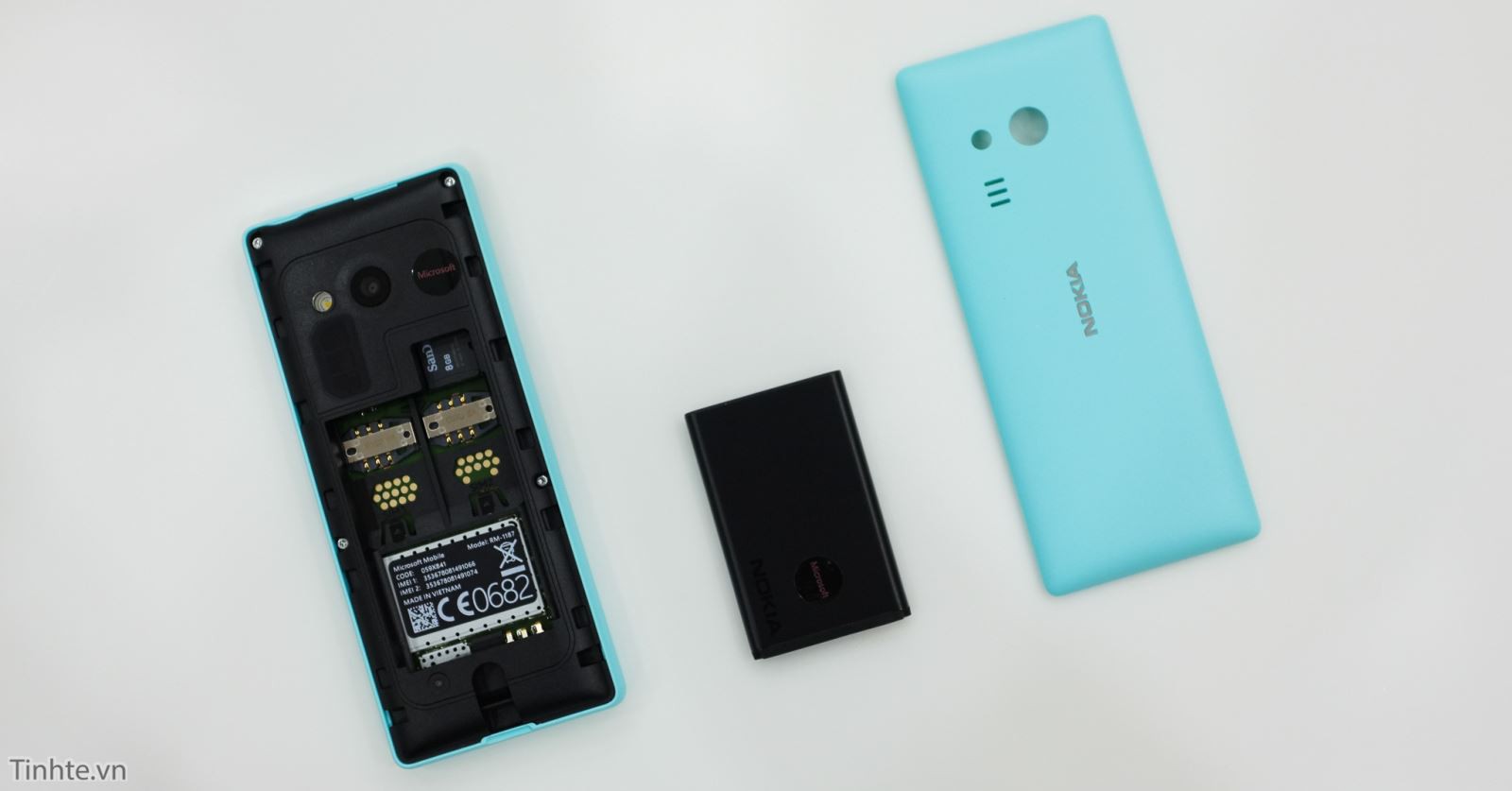 Cận cảnh chiếc Nokia 216 phiên bản màu xanh tuyệt đẹp 5