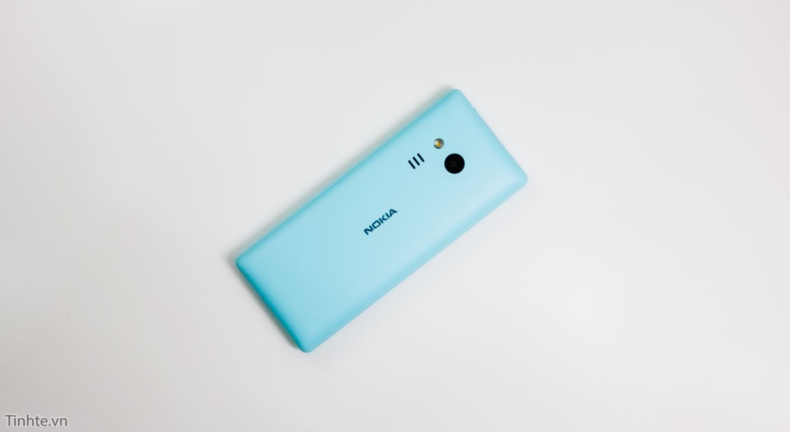 Cận cảnh chiếc Nokia 216 phiên bản màu xanh tuyệt đẹp 6
