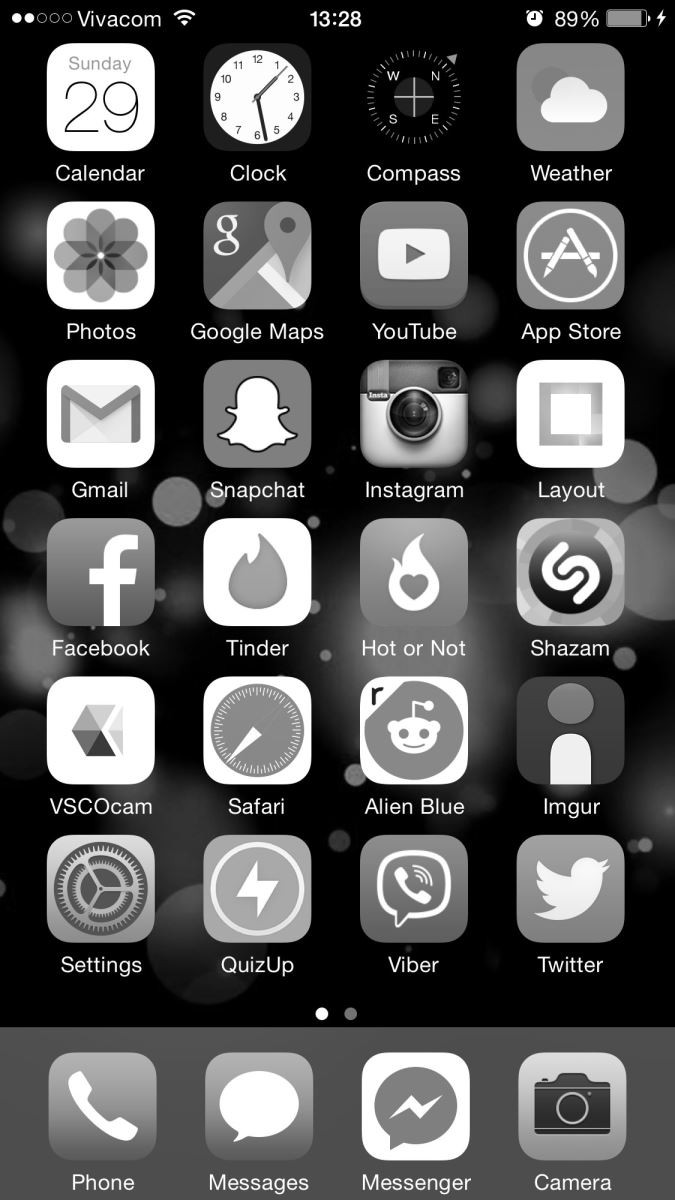 Chế độ màn hình đen trắng trên iPhone sẽ khiến bạn có những trải nghiệm độc đáo và mới mẻ khi sử dụng điện thoại. Hãy xem ảnh liên quan để cảm nhận và tìm hiểu nhiều hơn về tính năng thú vị này.