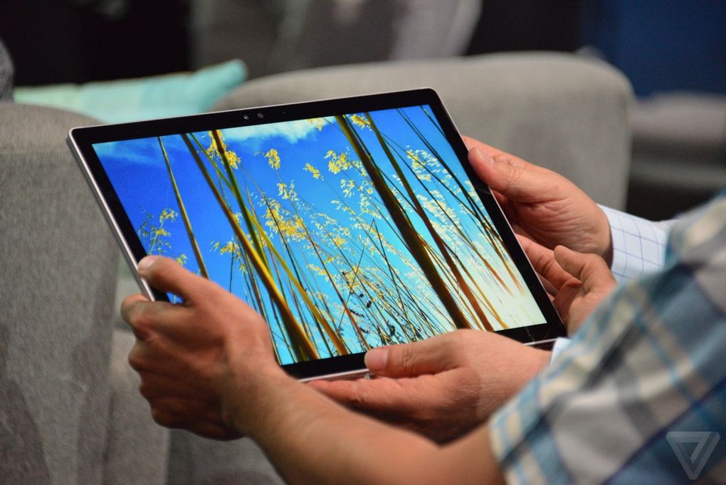 Microsoft ra mắt Surface Book màn hình 13.5 inch có giá từ 1.499USD 22