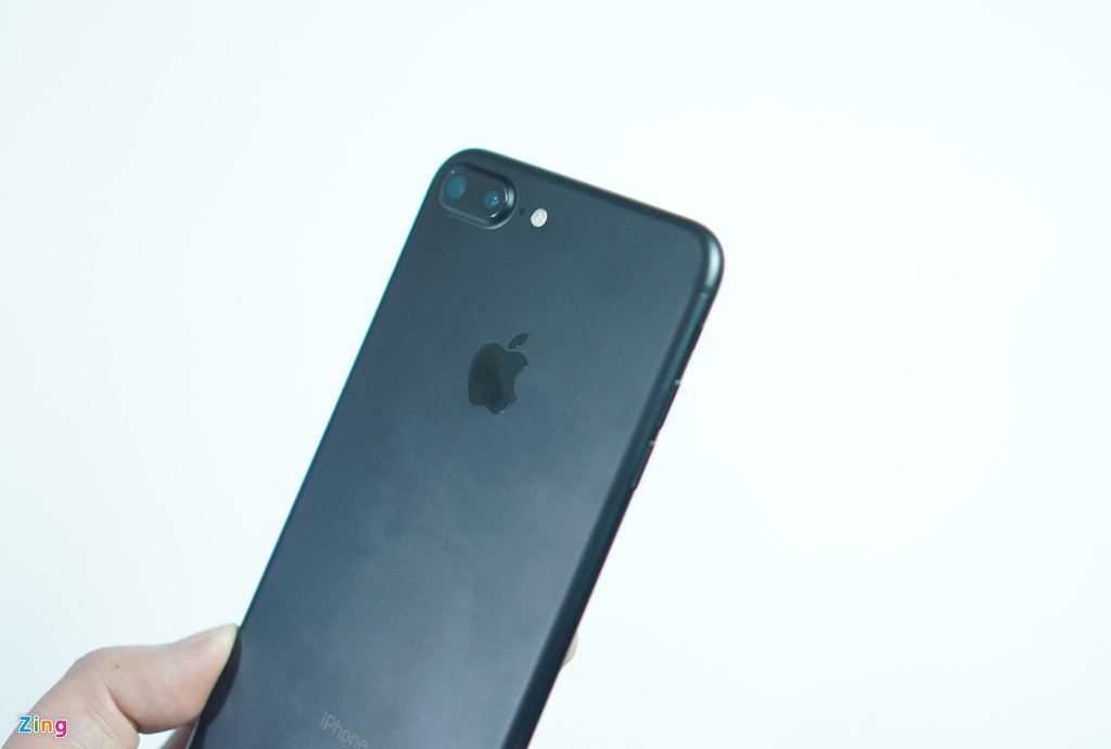 Mở hộp iPhone 7, 7 Plus chính hãng FPT đầu tiên tại Việt Nam 12