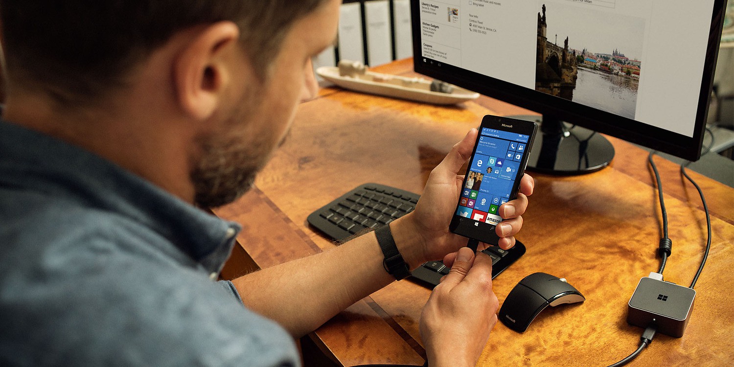 Phụ kiện Display Dock đi kèm bộ đội Lumia mới có giá 99USD