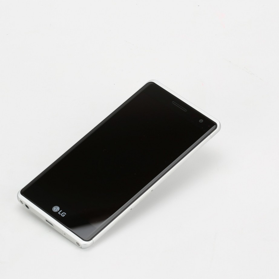 Video mở hộp LG Glass: Smartphone kim loại đầu tiên của LG 4
