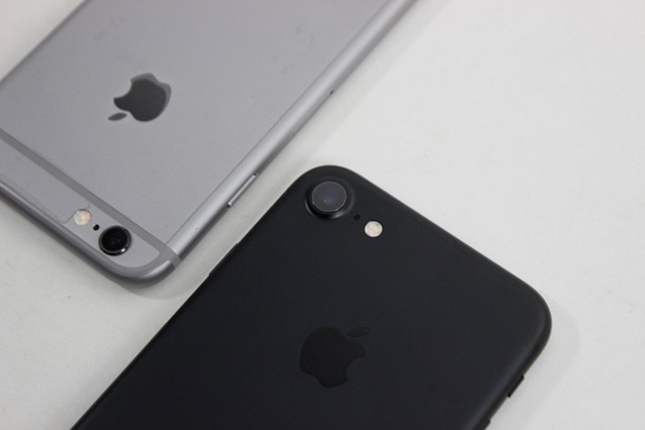 iPhone 7 đen mờ đọ dáng iPhone 6s xám: máy nào đẹp hơn? 8
