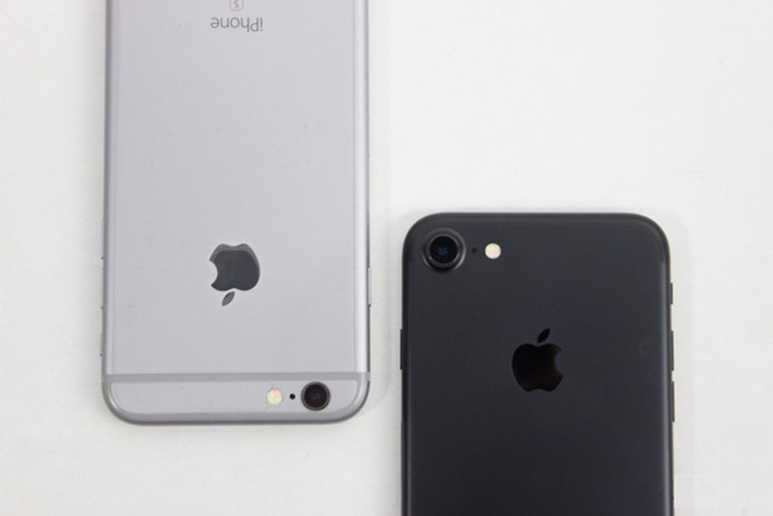 iPhone 7 đen mờ đọ dáng iPhone 6s xám: máy nào đẹp hơn? 9