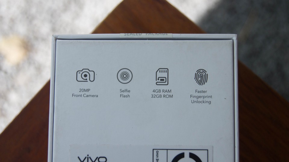 Vivo V5: Đối thủ mới của ông trùm selfie Oppo F1S