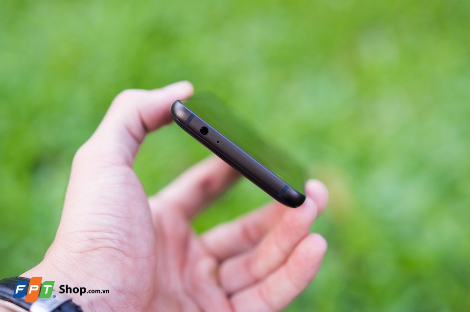 vTrên tay Nokia 2: Thiết kế chắc chắn, pin siêu khủng (Ảnh 7)