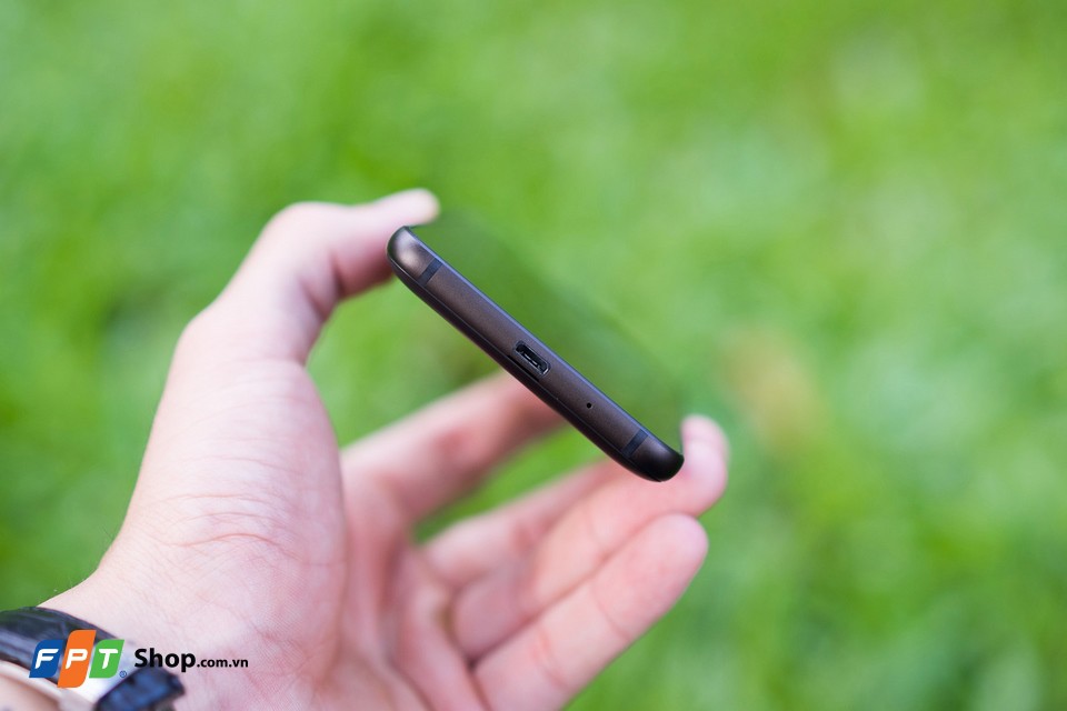 vTrên tay Nokia 2: Thiết kế chắc chắn, pin siêu khủng (Ảnh 8)