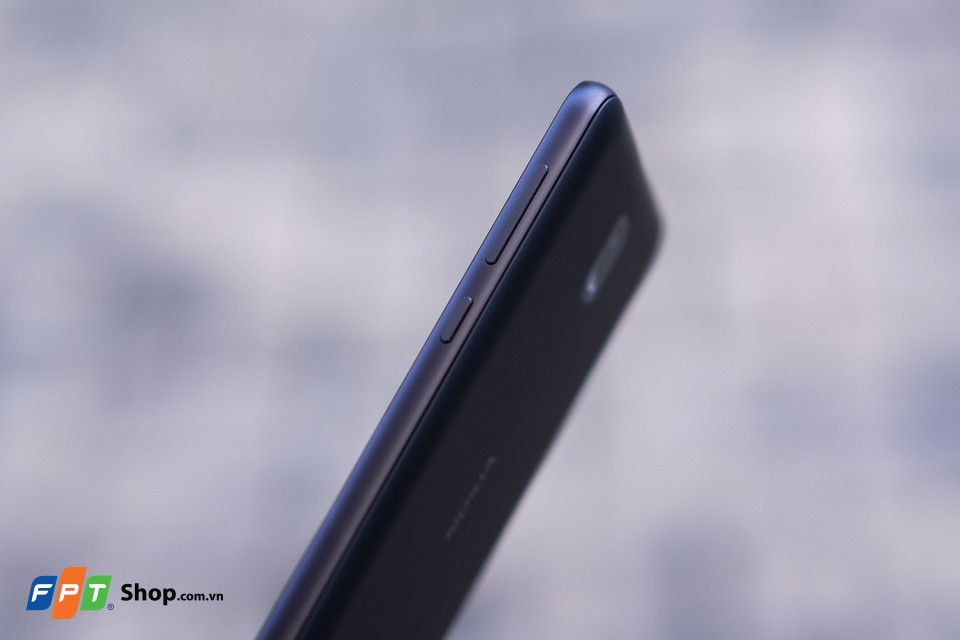 vTrên tay Nokia 2: Thiết kế chắc chắn, pin siêu khủng (Ảnh 13)