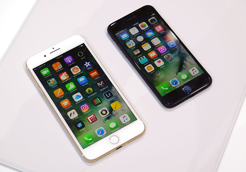 iPhone 7 Plus có kích thước và độ phân giải màn hình lớn hơn iPhone 7