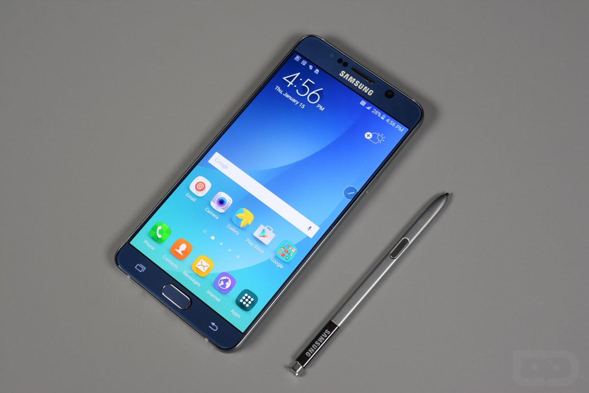 Bộ đôi siêu phẩm Galaxy S7 và Galaxy Note 5 bằng giá nhau, nên mua smartphone nào?