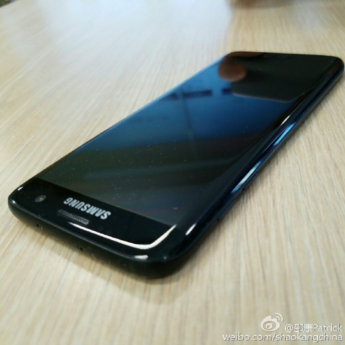Lần đầu tiên hình ảnh của Galaxy S7 Edge 