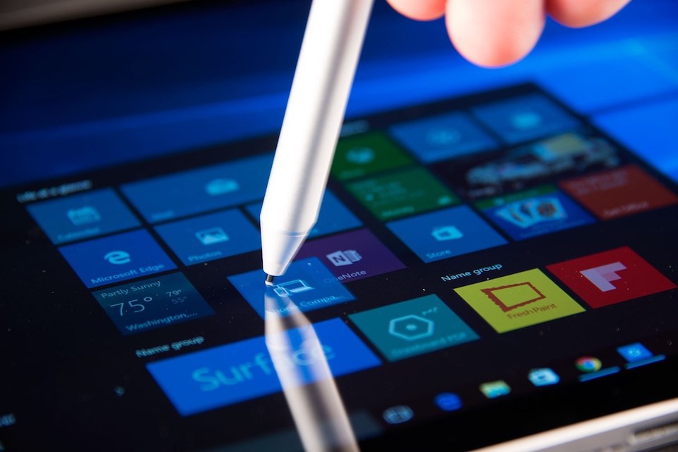 Surface Pro 5 có thiết kế không quá khác biệt so với thế hệ tiền nhiệm