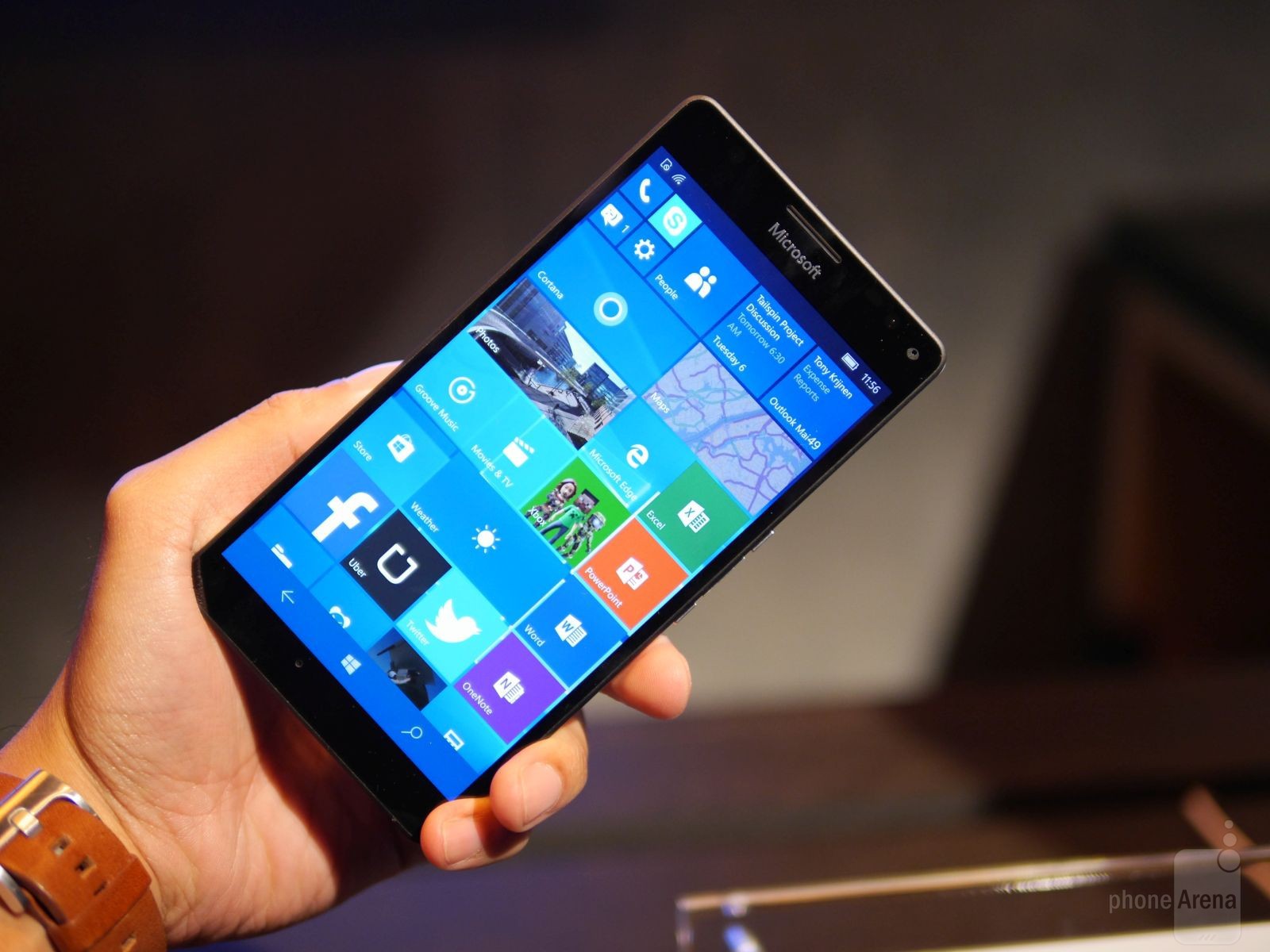 Lumia 950 tren tay
