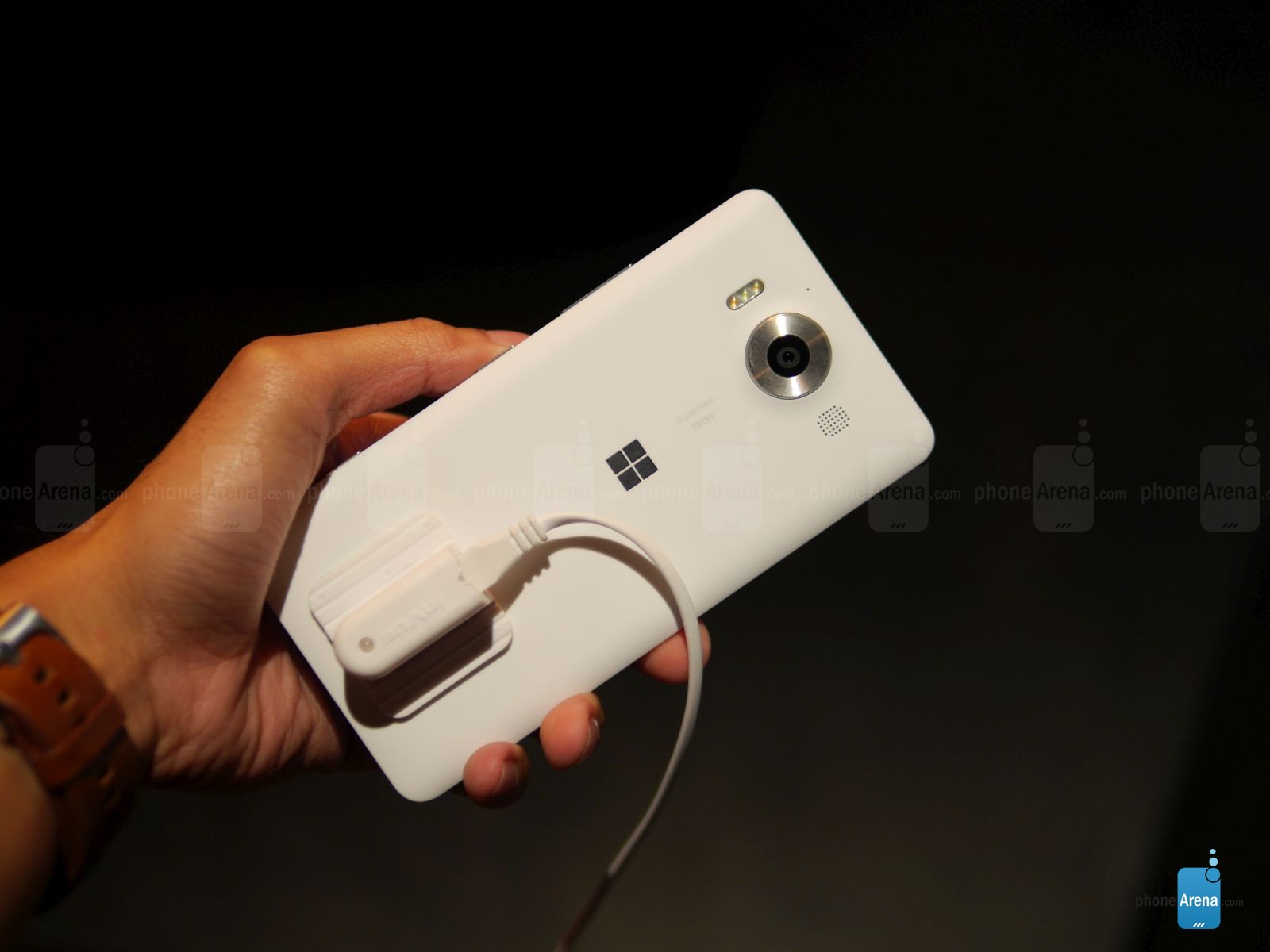 Lumia 950 tren tay