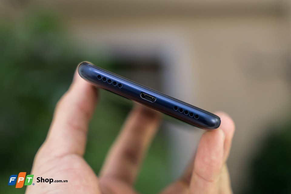 Mở hộp Asus Zenfone Max Plus: Màn hình 18:9, camera kép, pin khủng giá chỉ 5.5 triệu