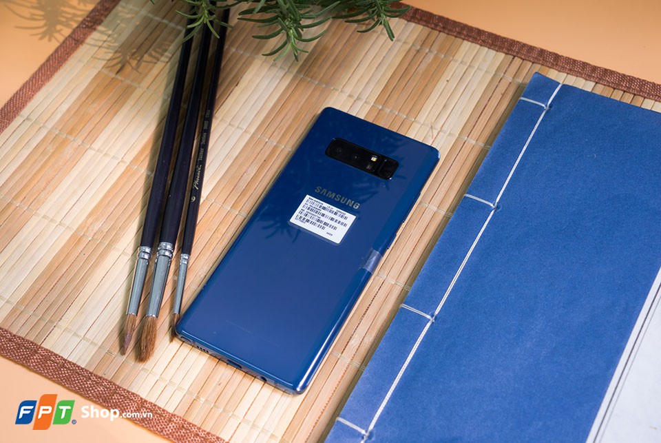 Trên tay Galaxy Note 8 Deep Sea Blue